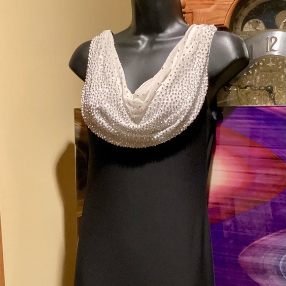 JACKIE JON NY BLACK CREAM EMBELLISHED FORMAL SLEEVELESS MAXI DRESS SZ. 4 - Picture 6 of 16